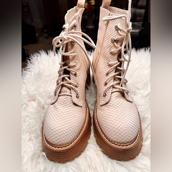 MIA Shoes - MIA Sian Boots Women 11 Ivory Faux Leather Snake Embossed Combat Platform Y2K